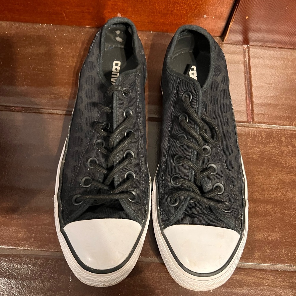 Black low top converse
